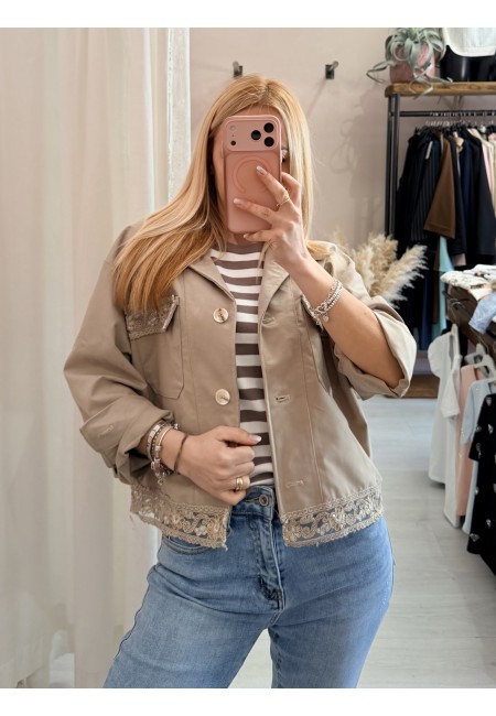 Giubbino ricamo color sabbia