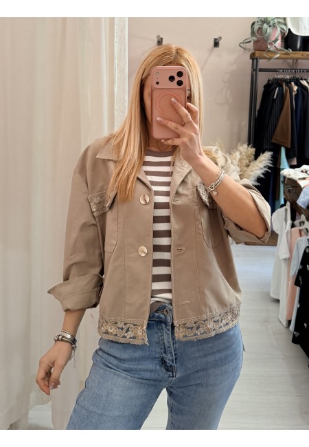 Giubbino ricamo color sabbia