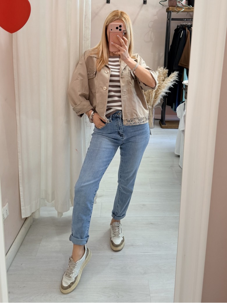 Giubbino ricamo color sabbia