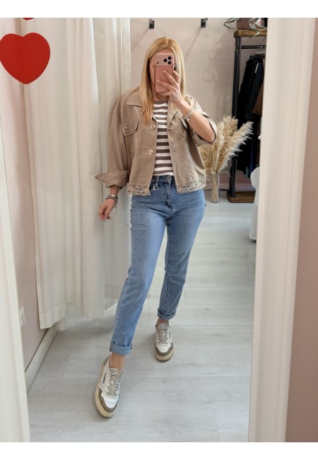 Giubbino ricamo color sabbia