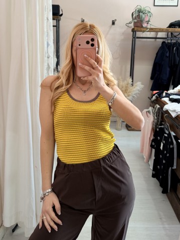 Maglia canotta a righe gialla e marrone