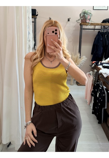 Maglia canotta a righe gialla e marrone