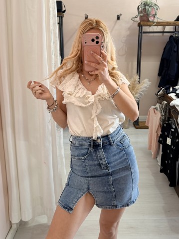 Maglia scollo con ruches in pizzo panna