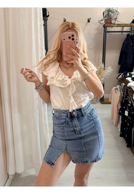 Maglia scollo con ruches in pizzo panna