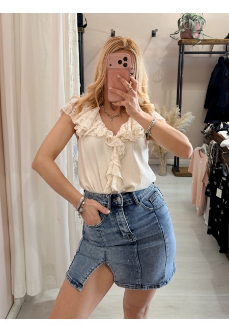 Maglia scollo con ruches in pizzo panna