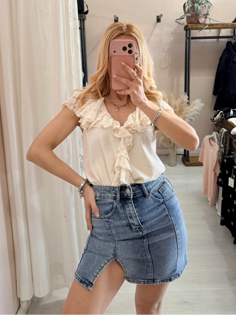 Maglia scollo con ruches in pizzo panna