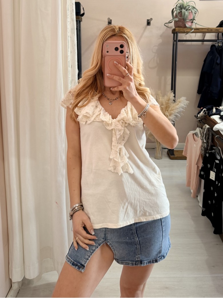 Maglia scollo con ruches in pizzo panna