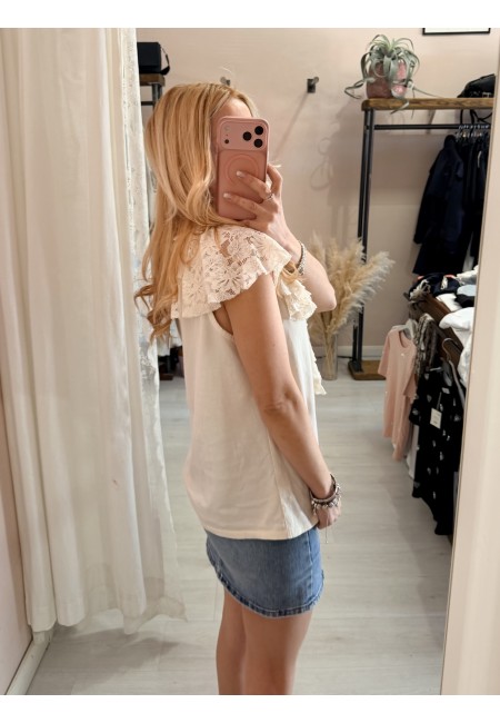 Maglia scollo con ruches in pizzo panna