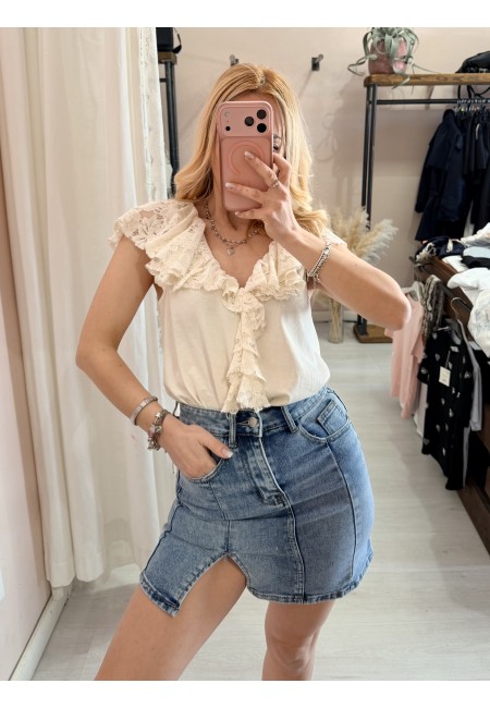 Maglia scollo con ruches in pizzo panna