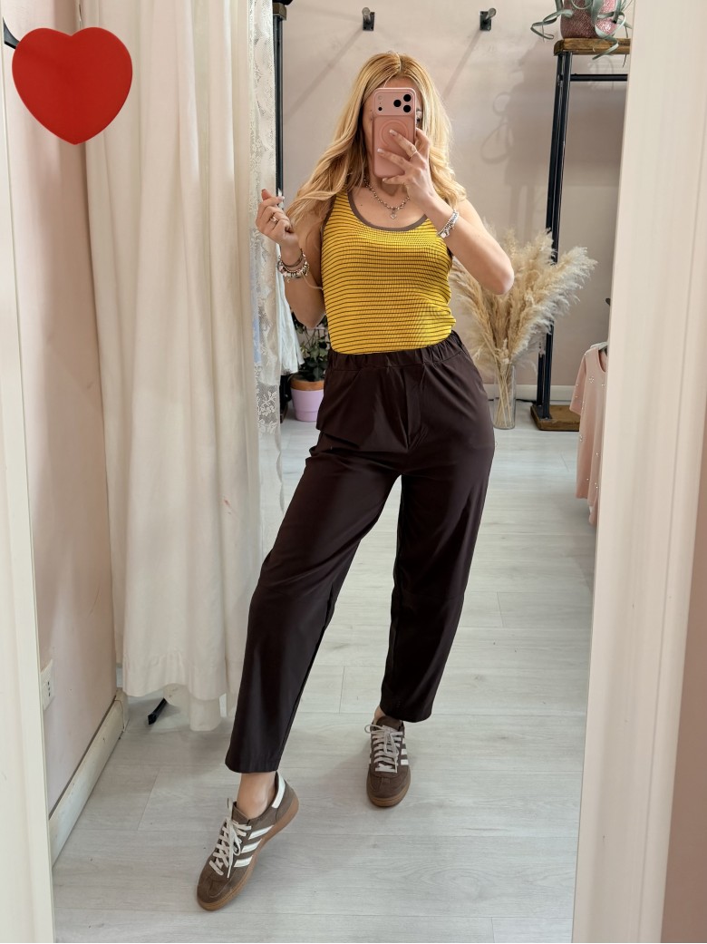 Maglia canotta a righe gialla e marrone