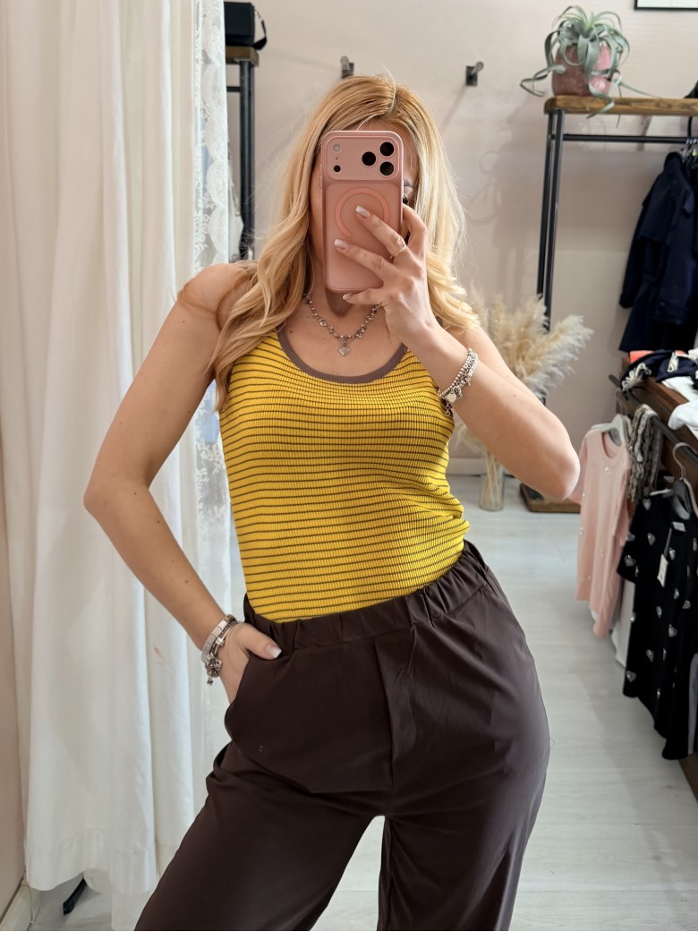 Maglia canotta a righe gialla e marrone