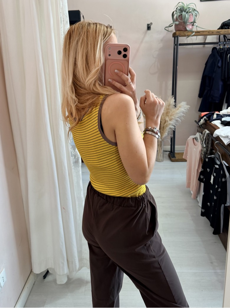 Maglia canotta a righe gialla e marrone