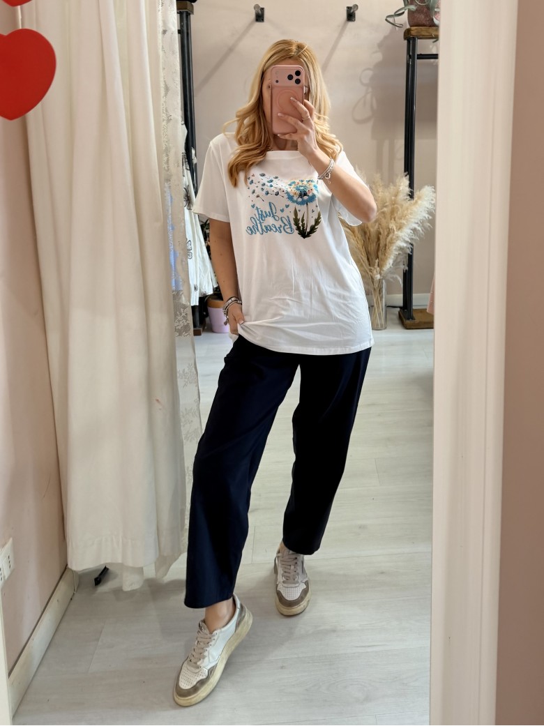 Maglia t shirt bianca soffioni blu