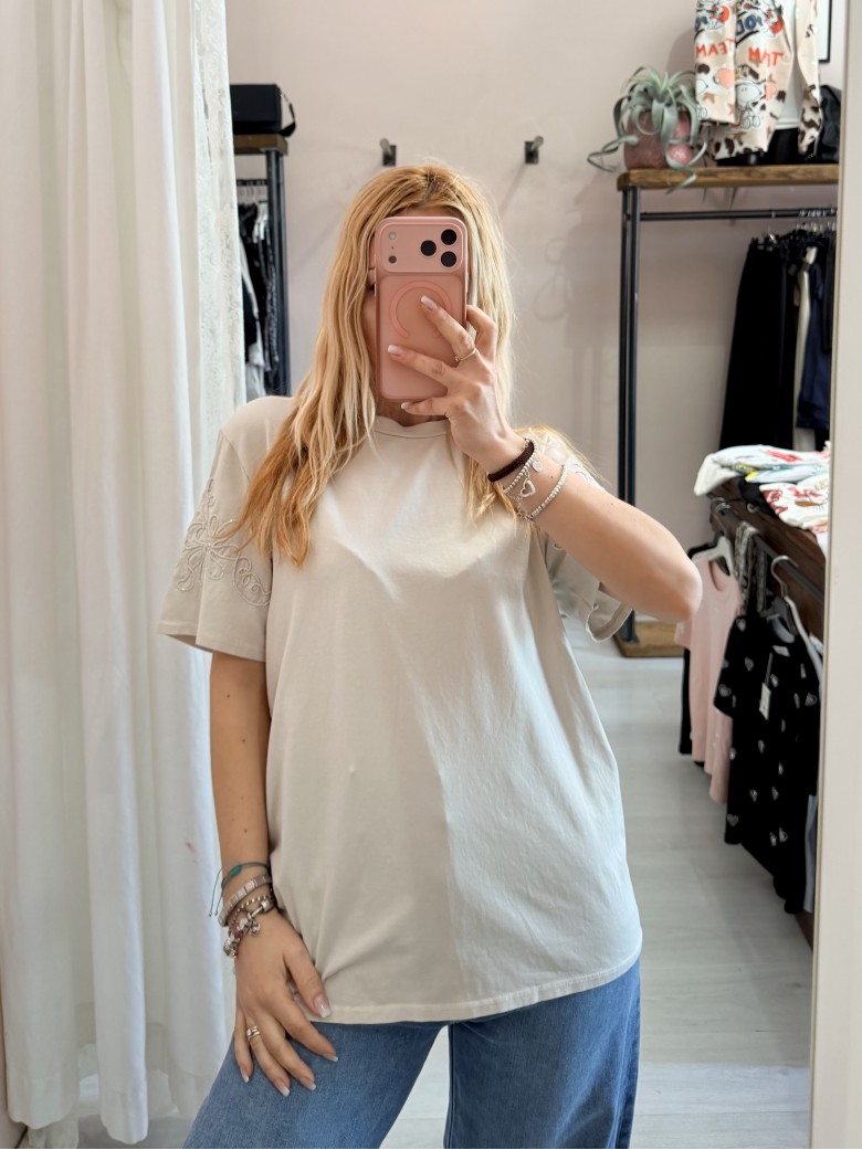 Maglia t shirt CAMILLA perline sulla manica