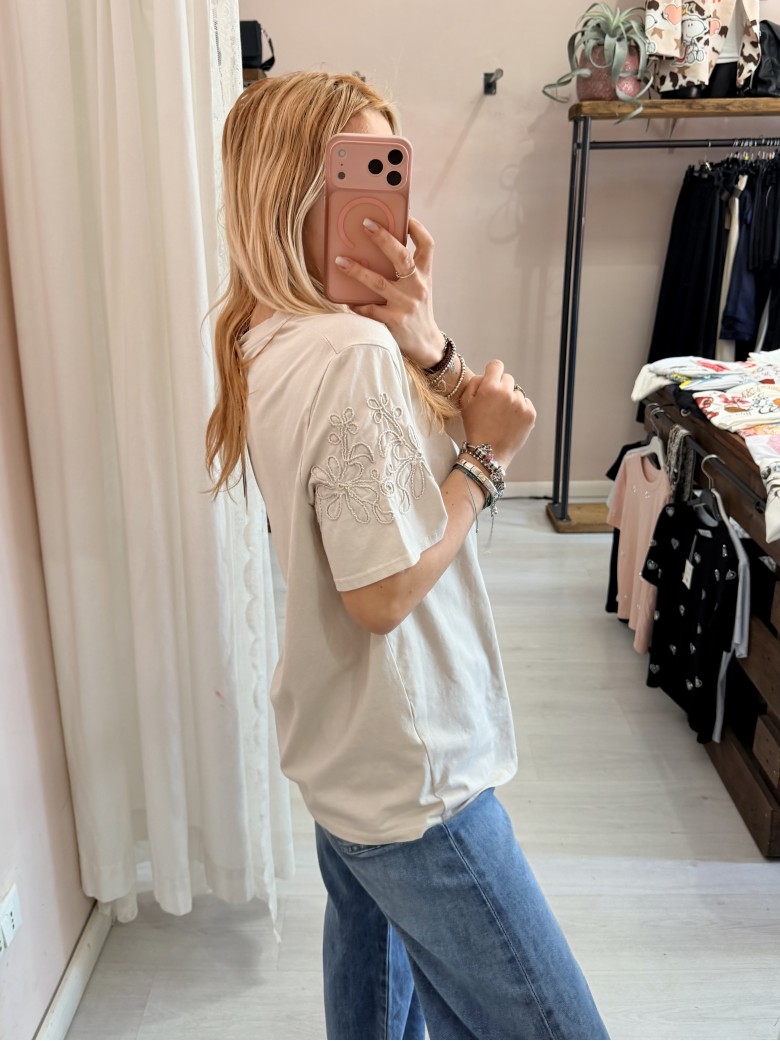 Maglia t shirt CAMILLA perline sulla manica