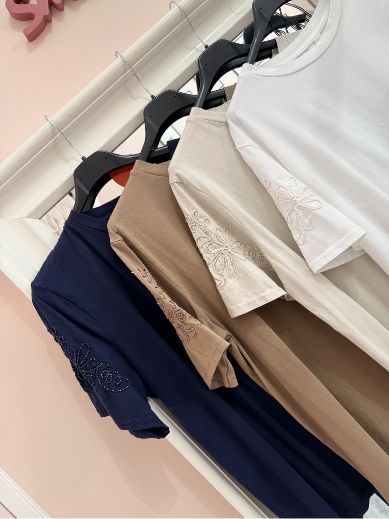 Maglia t shirt CAMILLA perline sulla manica