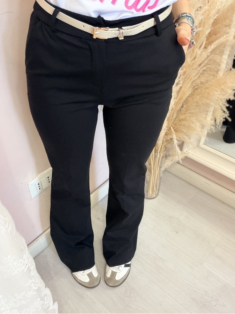 Pantaloni MERI a zampa neri