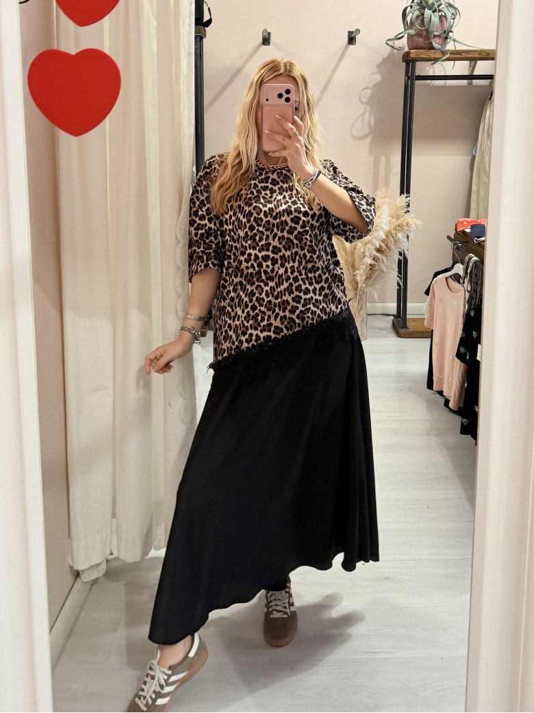 Maglia t shirt leopardata asimmetrica con pizzo
