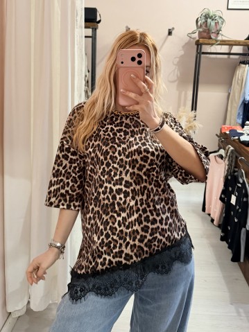 Maglia t shirt leopardata asimmetrica con pizzo