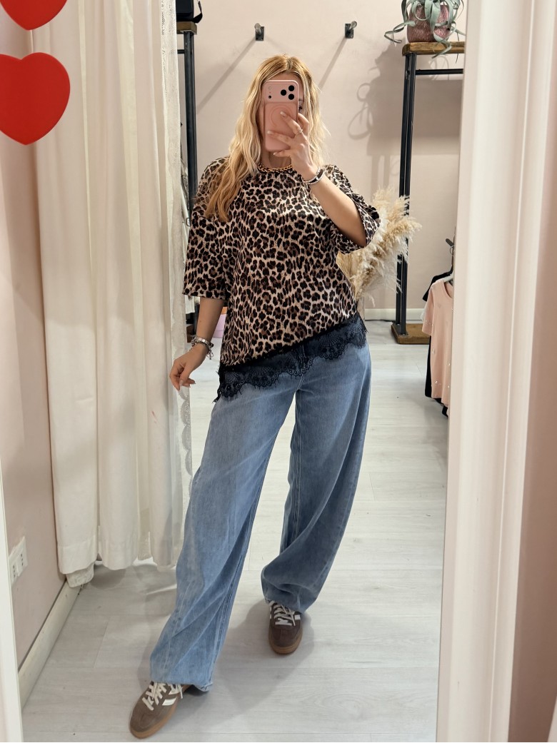 Maglia t shirt leopardata asimmetrica con pizzo