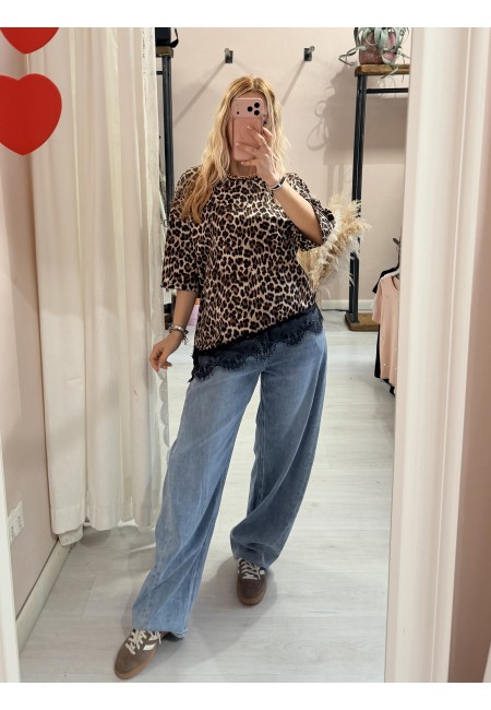 Maglia t shirt leopardata asimmetrica con pizzo