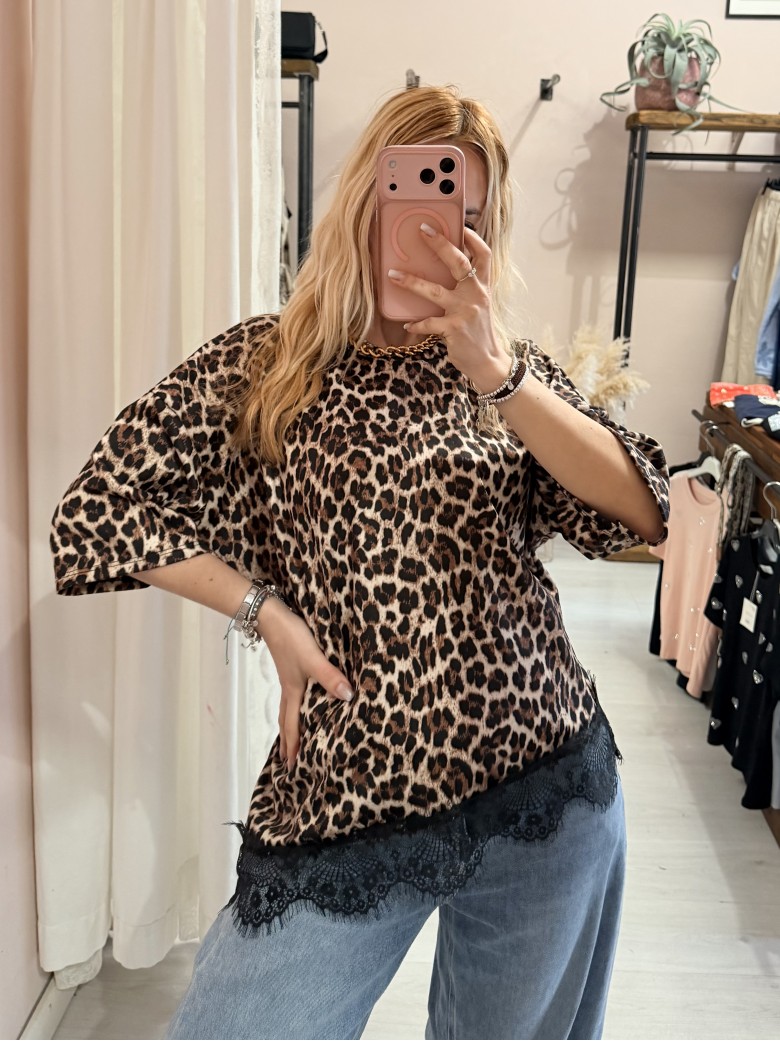 Maglia t shirt leopardata asimmetrica con pizzo