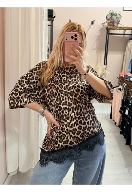 Maglia t shirt leopardata asimmetrica con pizzo