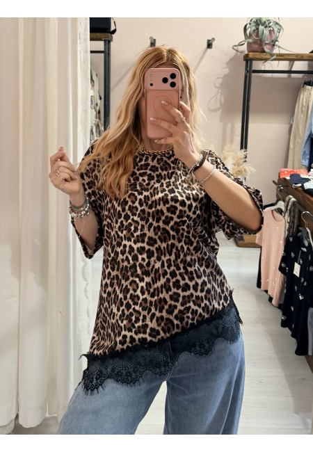 Maglia t shirt leopardata asimmetrica con pizzo