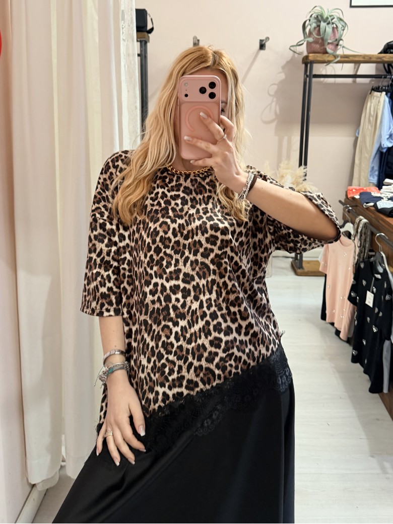 Maglia t shirt leopardata asimmetrica con pizzo