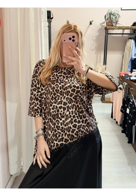 Maglia t shirt leopardata asimmetrica con pizzo