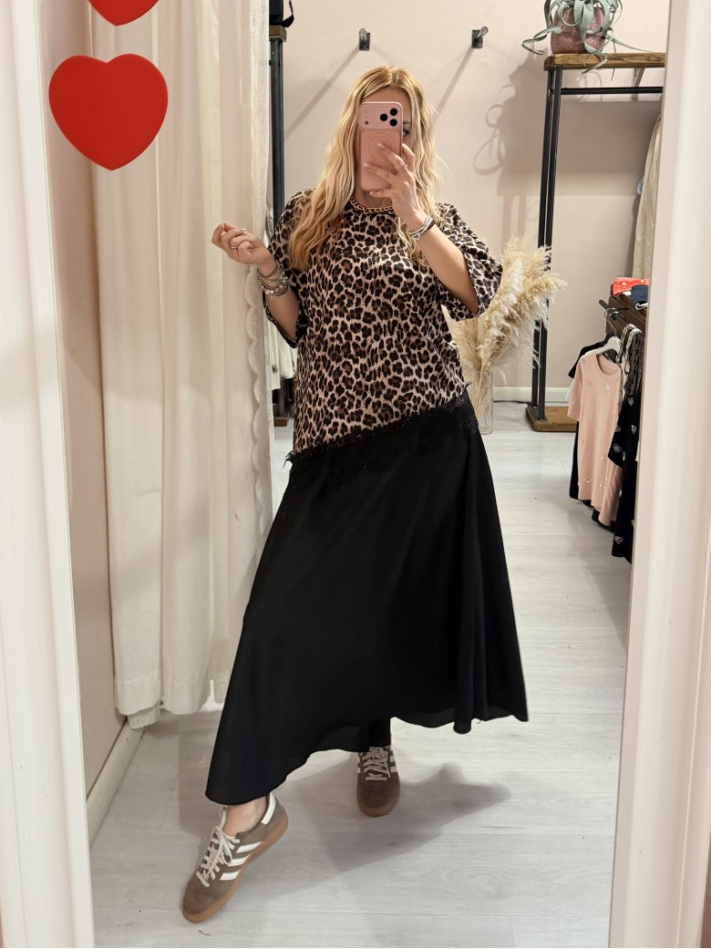 Maglia t shirt leopardata asimmetrica con pizzo