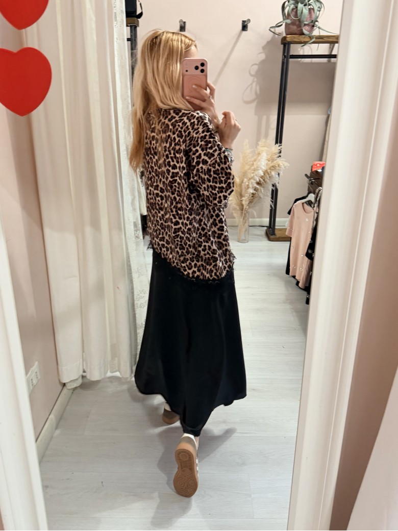 Maglia t shirt leopardata asimmetrica con pizzo