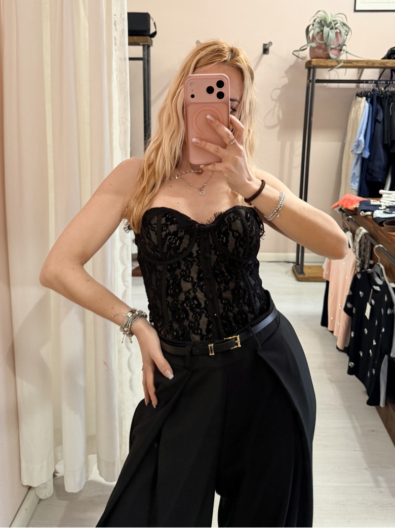 Corpetto in pizzo nero