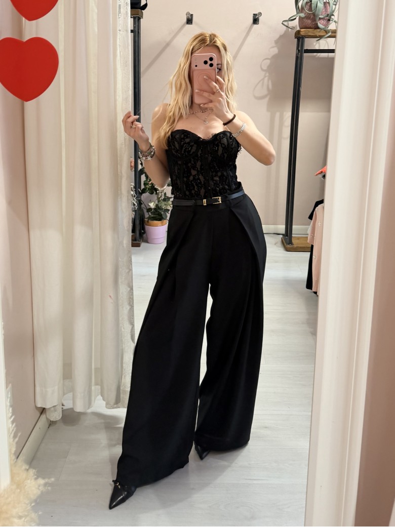 Corpetto in pizzo nero