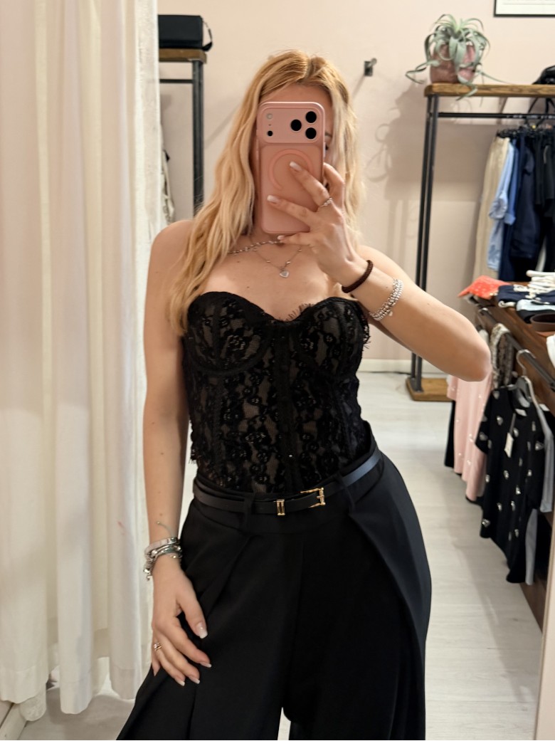 Corpetto in pizzo nero