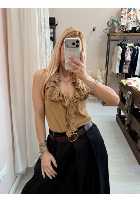 Maglia scollo con ruches in pizzo camel