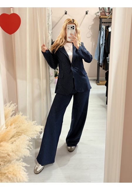 Giacca gessata blu a righe bianche