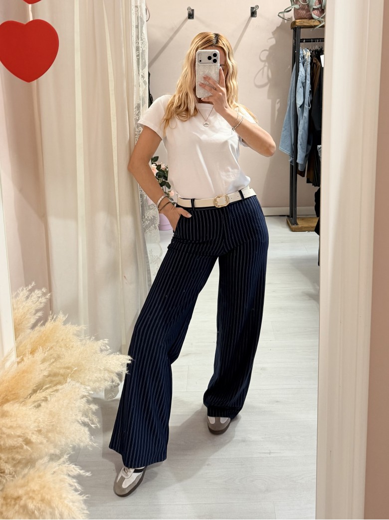 Giacca gessata blu a righe bianche