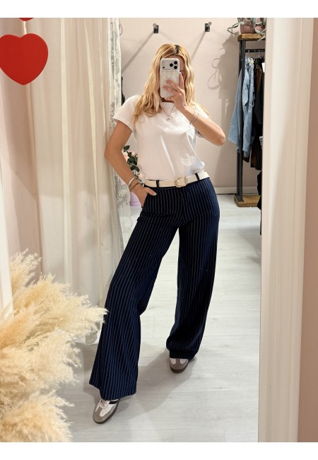 Giacca gessata blu a righe bianche