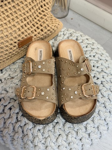 Ciabatte borchie e punti luce kaki