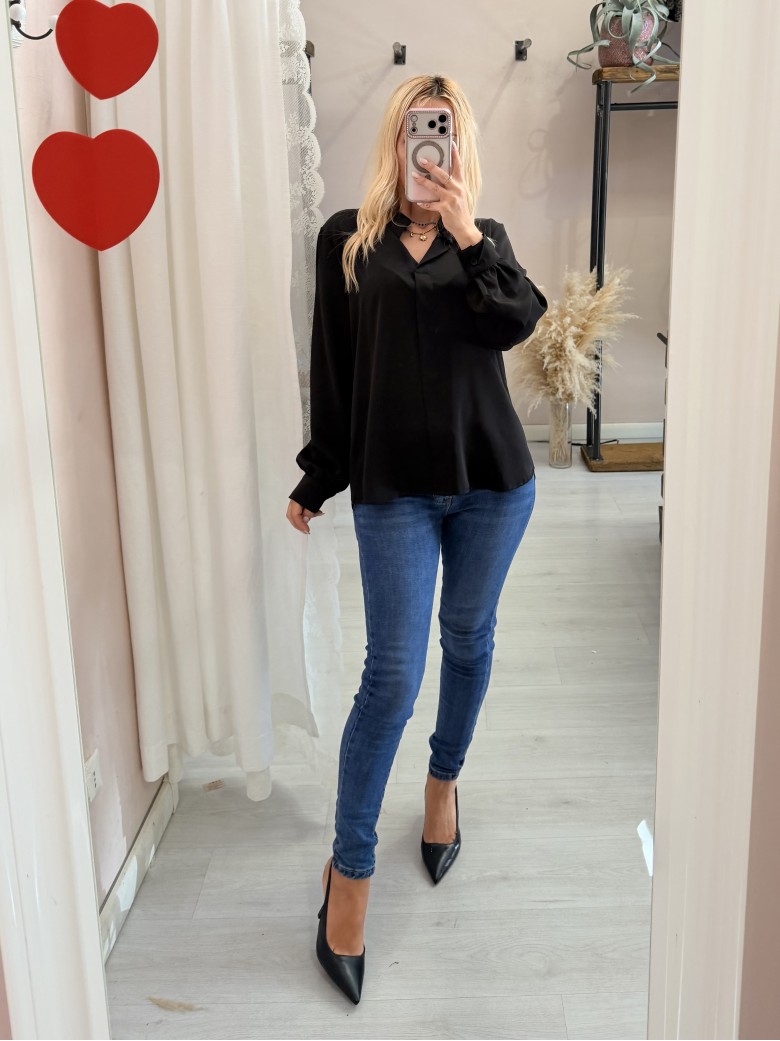 Camicia morbida scollo a v nera