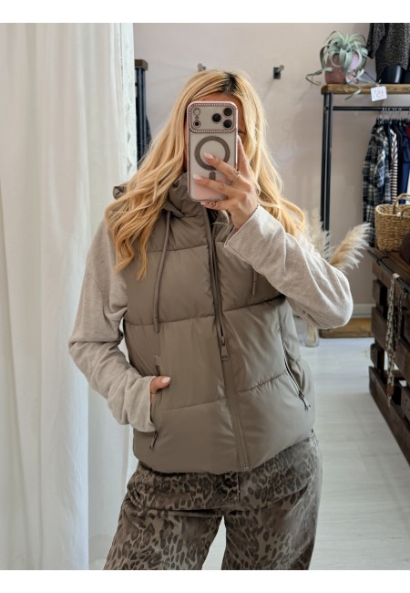 Piumino smanicato taupe