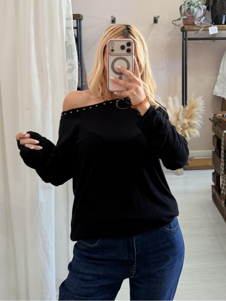 Maglia morbida borchiette nera