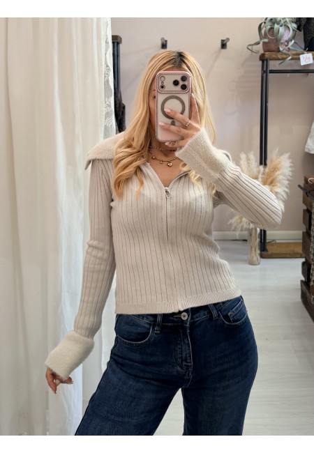 Maglioncino zip colletto e polsini pelosetti Beige