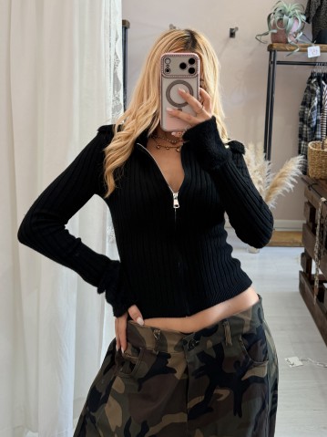 Maglioncino zip colletto e polsini pelosetti NERO