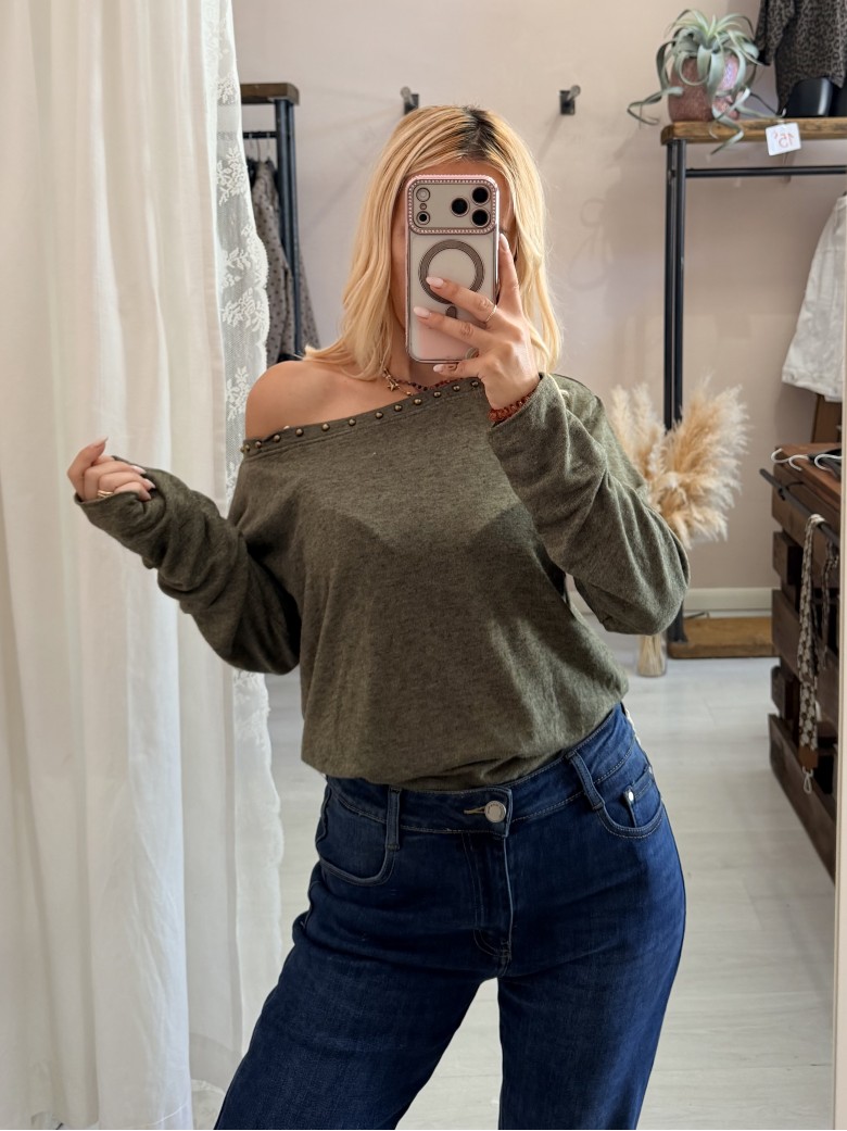 Maglia morbida borchiette verde