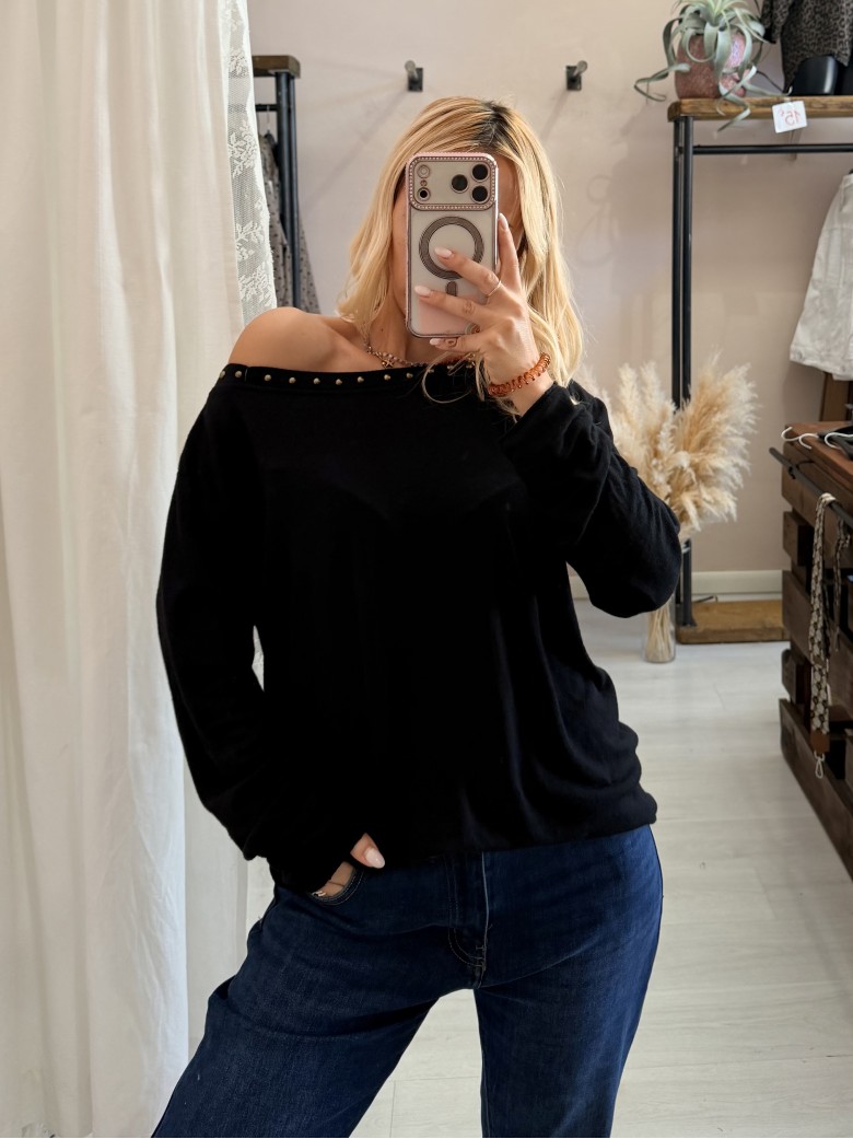 Maglia morbida borchiette nera
