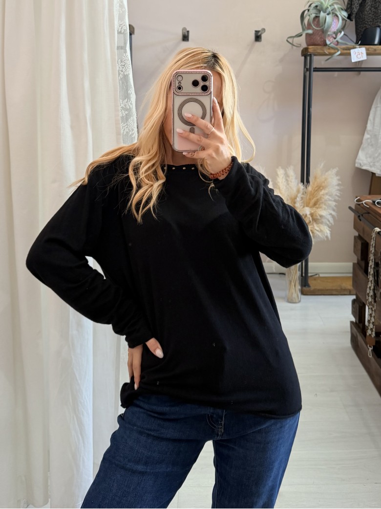 Maglia morbida borchiette nera