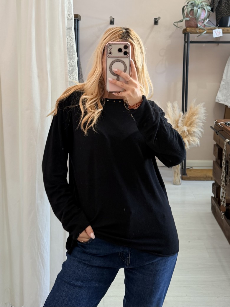 Maglia morbida borchiette nera