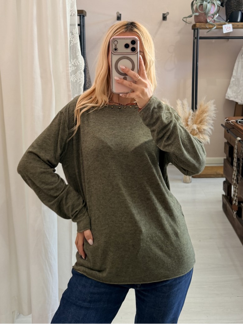 Maglia morbida borchiette verde